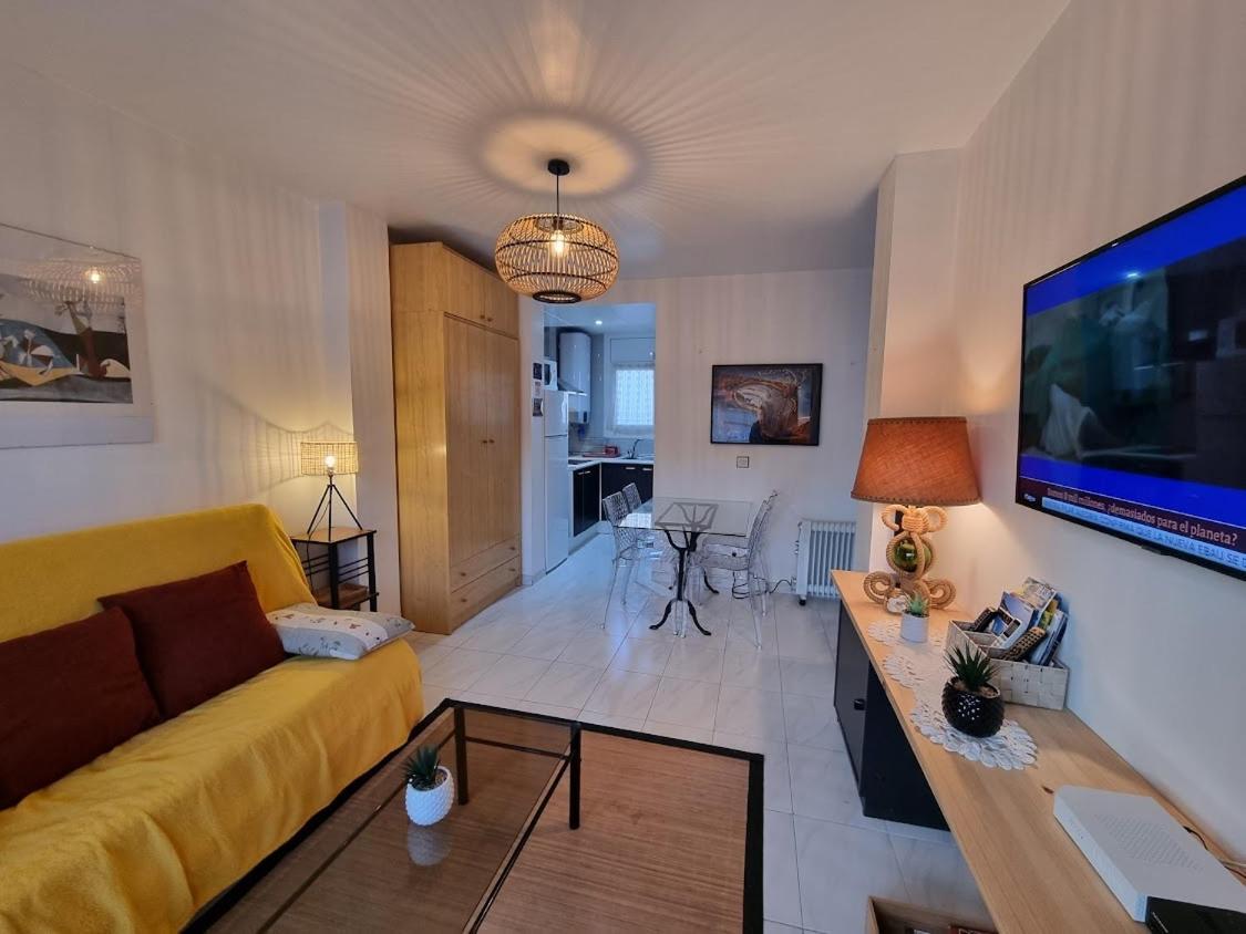 Lovely One Bedroom With Balcony 罗萨斯 外观 照片